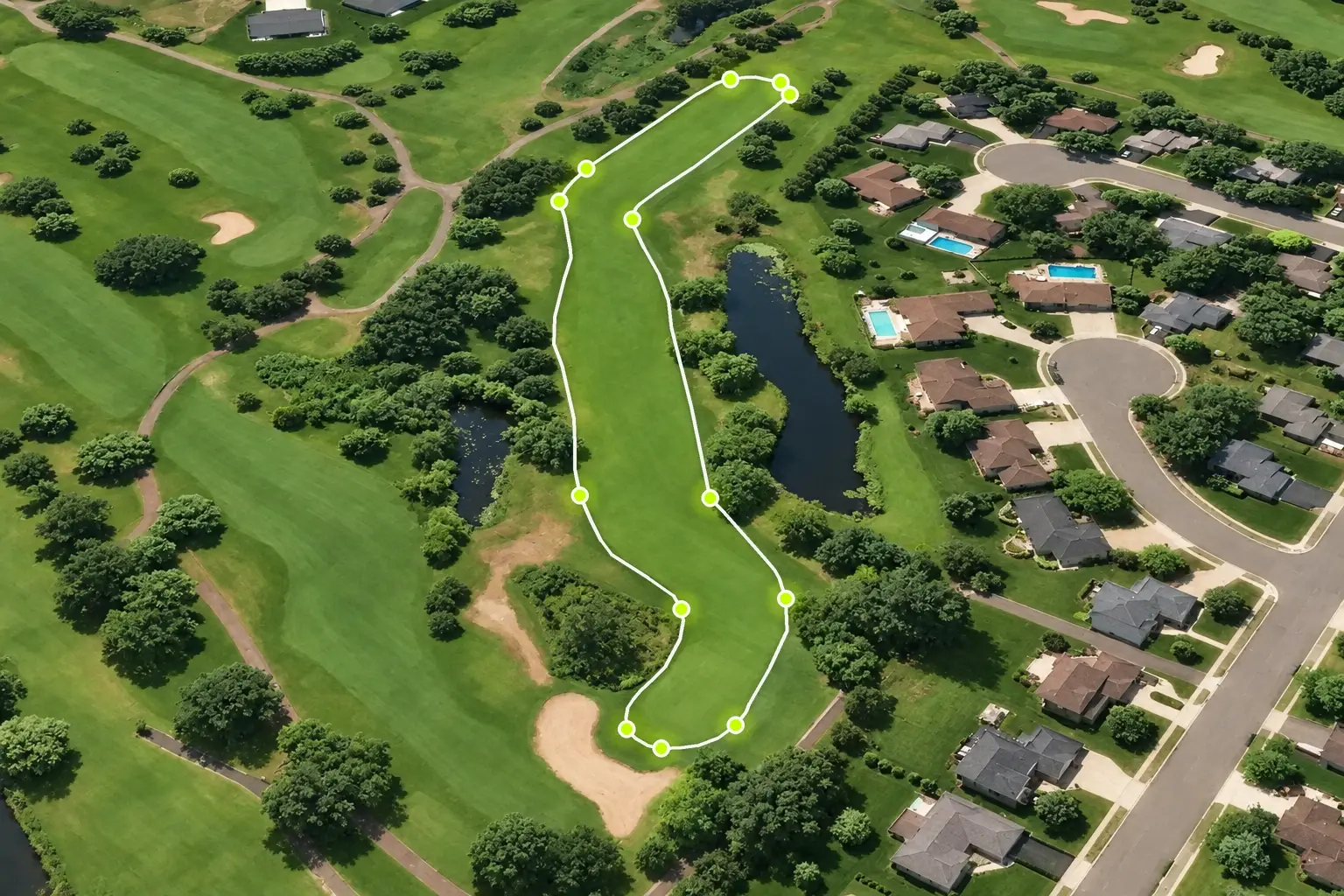 A fairway from above with its real mowing zone boundary, taken from a Velocity property map